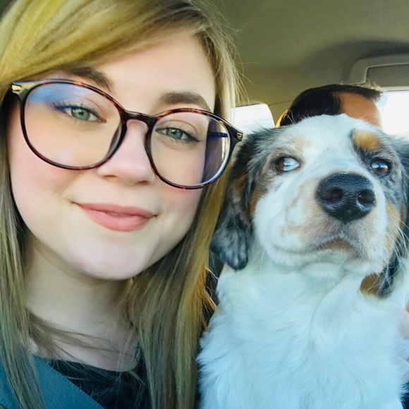 Meet your Posher, Tori - Picture 2 of 2